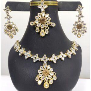 Beautuful Kundan Party Wear Jewellery Set Design with Drop Earrings Set